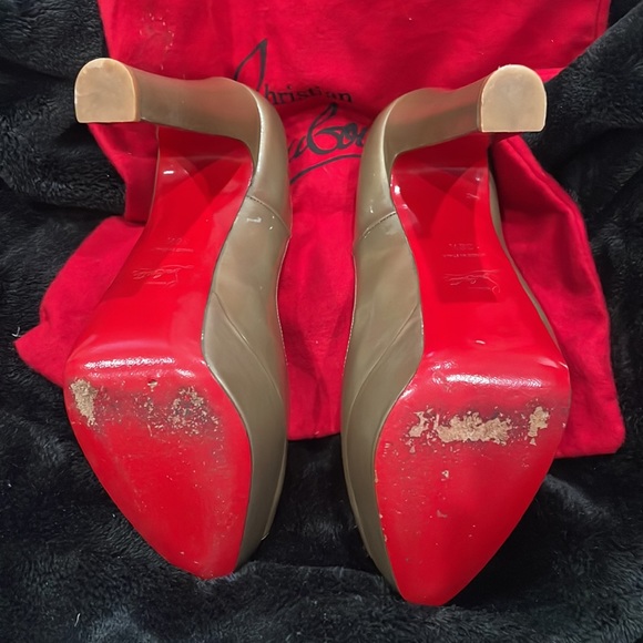Slightly worn Christian Louboutins!! Beautiful shoe. - Picture 3 of 6